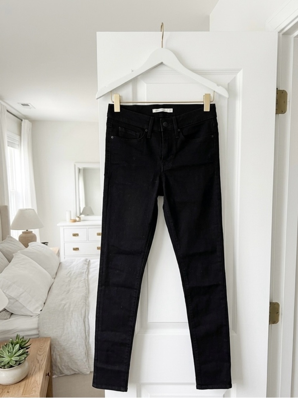 Black Women's Levi Slim Stretch Jeans